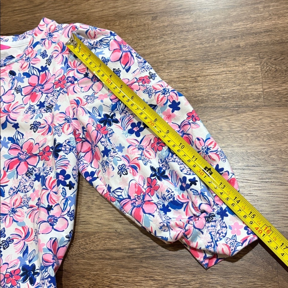 Lilly Pulitzer 3/4 Sleeve Sweatshirt size XS. Floral.  Crew neck. Puff sleeves. - Picture 10 of 10